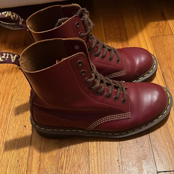 Used Doc Martens Made in England - Picture 2 of 9